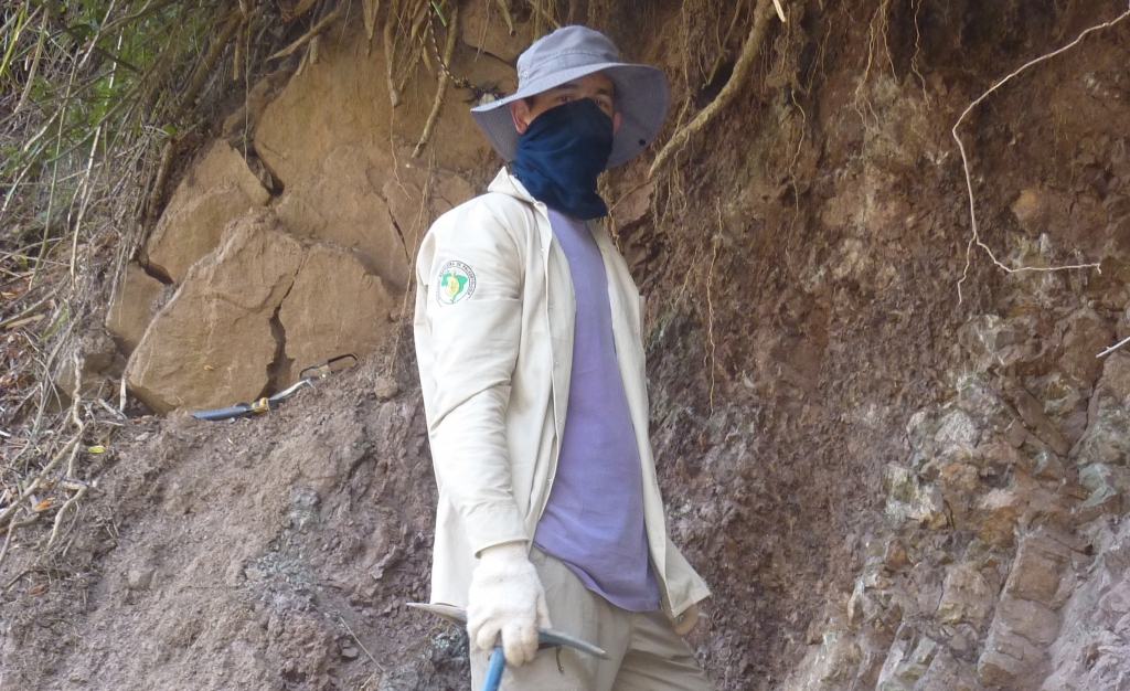 February/2014 field trip - Max digging