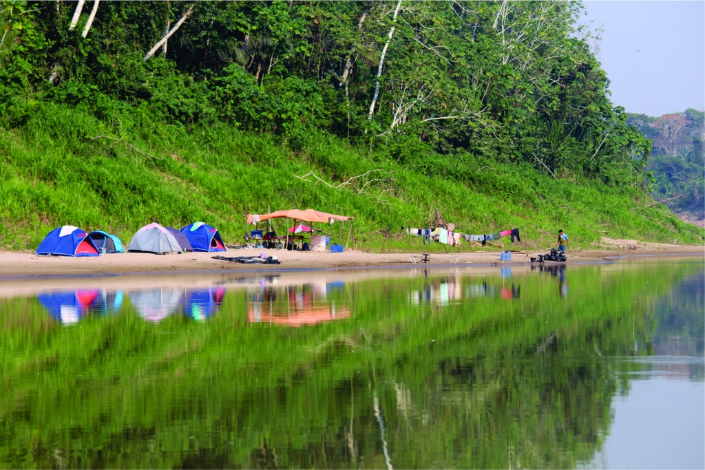 September/2016 field-trip - camping site at the Talismã site, Purus River