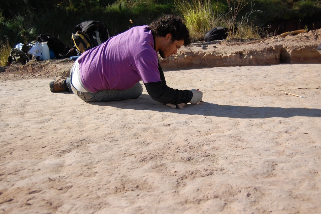 June/2010 field trip - Gabriel at the "paredão" site