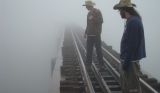 Campo junho/2008 - Checking for a <i>Pteranodon</i> coming out of the fog