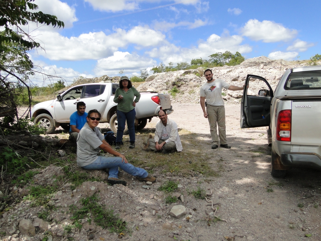 Campo Maio/2013 - Giovani, Jeanninny, Ana, Max e Júlio em pedreira