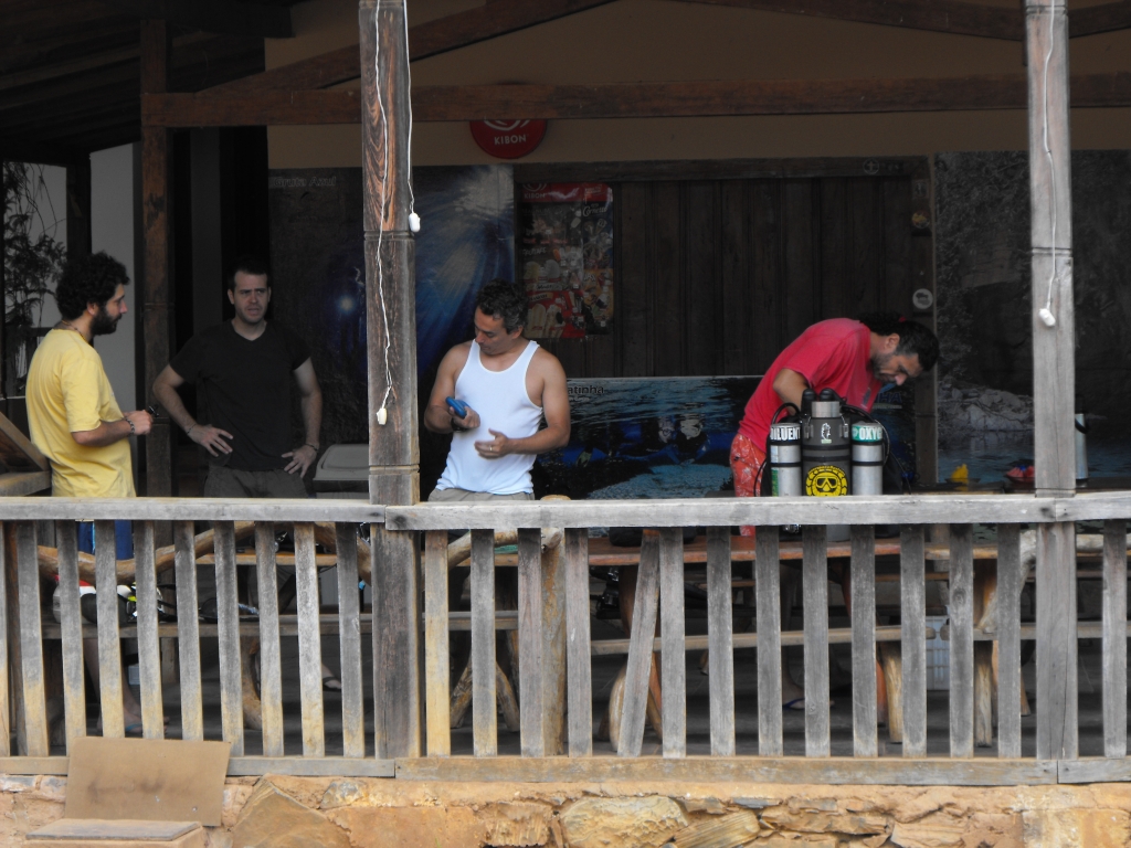 October/2013 field trip - Felipe, Estevan, Sinuê and Fred in the guest-house