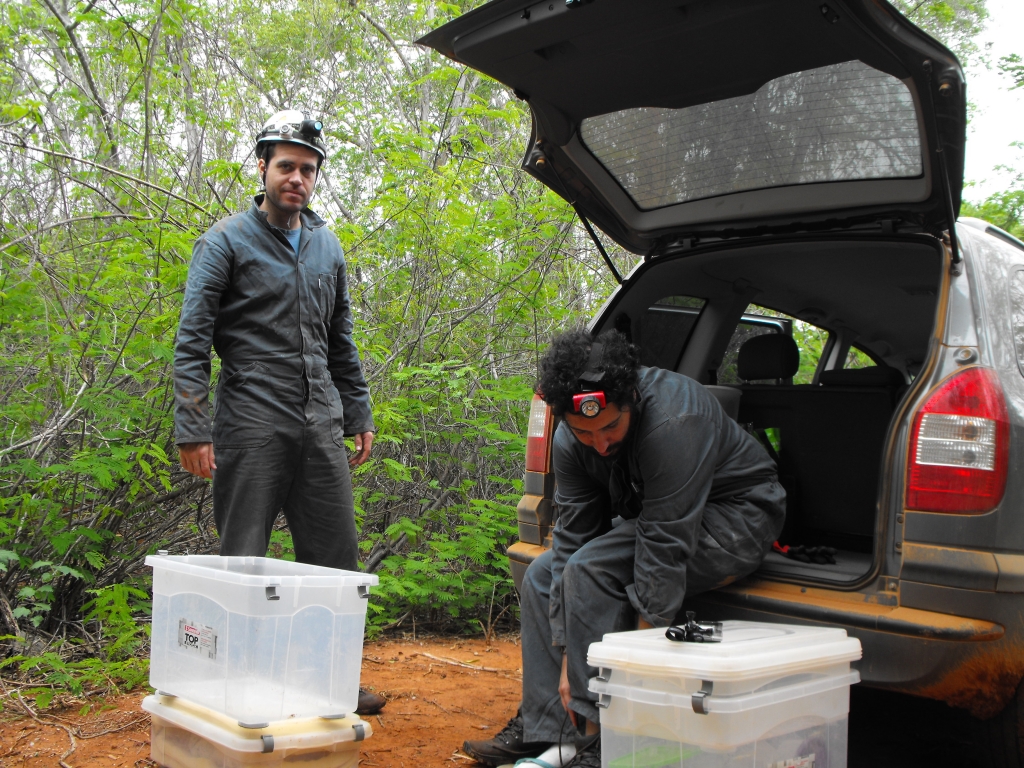 October/2013 field trip - Estevan and Felipe getting ready