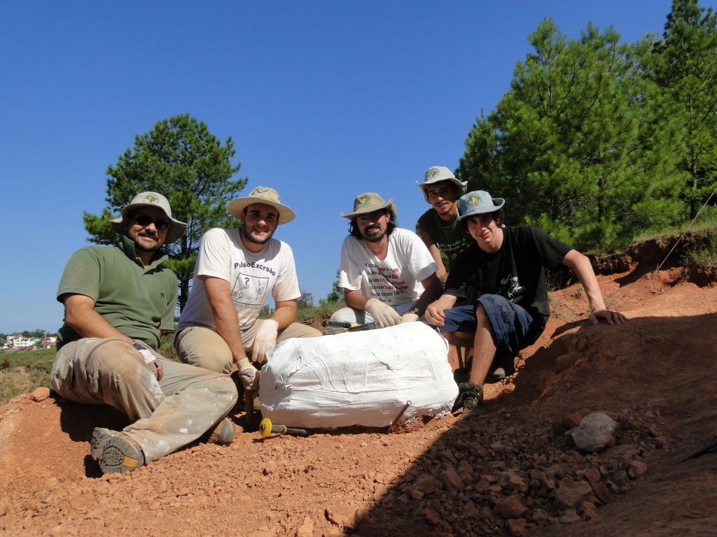 February/2012 field trip - Átila, Júlio, Marco and other students at 'Waldsanga', Santa Maria