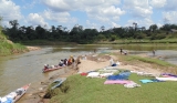 August/2014 field-trip - Dryinh clothes, Juruá river