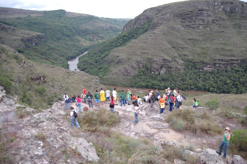 E lá vai o rift abortado: trabalho de campo de 'Paleontologia' no Parque Estadual do Guartelá-PR (2007)