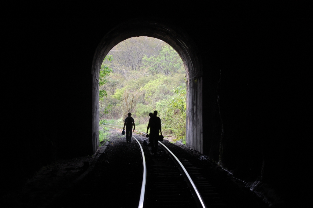 Campo setembro/2007 - Atravessando túnel ferroviário