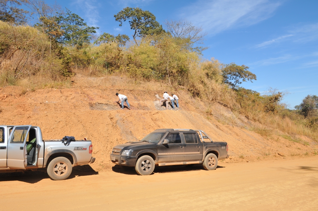 Campo Junho/2011 - Formação Irati nos arcos do domo, Araguainha-MT