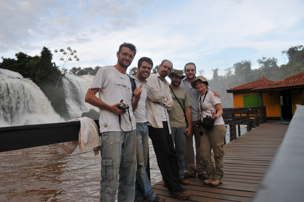June/2011 field work - Tiago, Estevan, Max, Jonathas, Júlio, and Annie at the Nuvens Falls, Tangará da Serra-MT