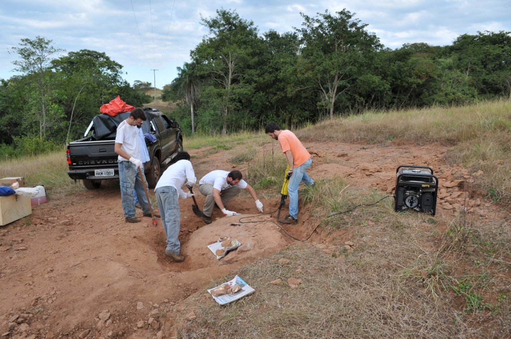 May/2011 field work - The sensible help from our beloved jackhammer, General Salgado