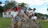 April/2011 field trip - PaleLab team (from left to rhigth: Gabriel, Júlio, Bete, Bruno, Annie, and Max) in Mata's 'Paleobotanic Gardens'