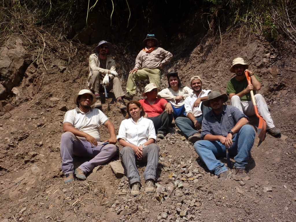 Campo Fevereirro/2014 - Equipe na localidade-tipo de Tachiraptor